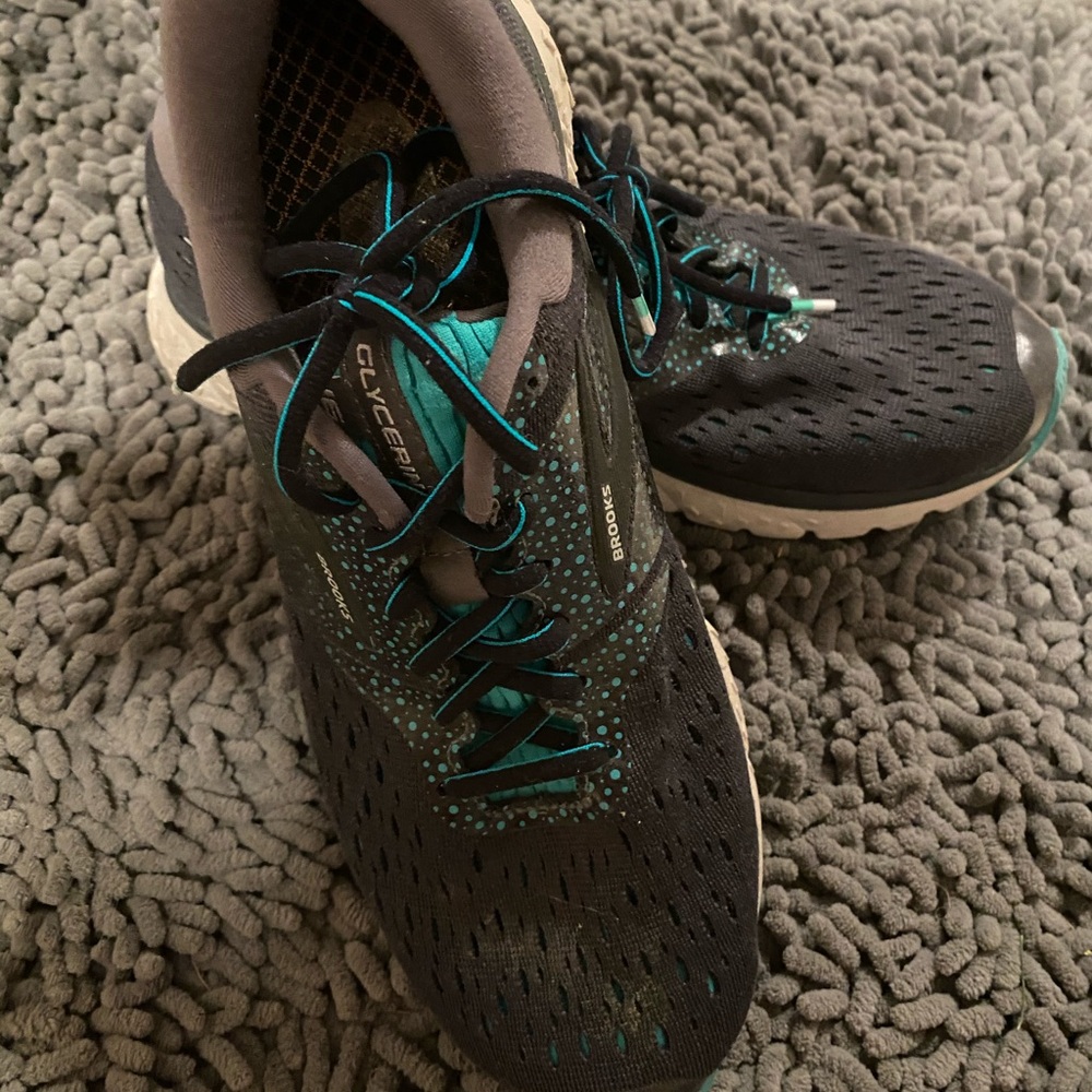 Size 10.5 Brooks tennis shoes